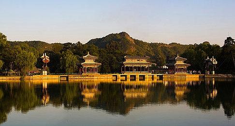 《使命召唤》联动高达主艺图公布 多款COD游戏参战